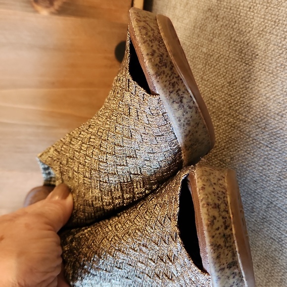 Bernie Mev Bronze Woven Open Toes Wedges - Picture 3 of 8